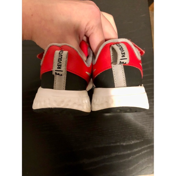 Boys Nike Revolution 5 Sneakers- SOLD OUT - Picture 4 of 6